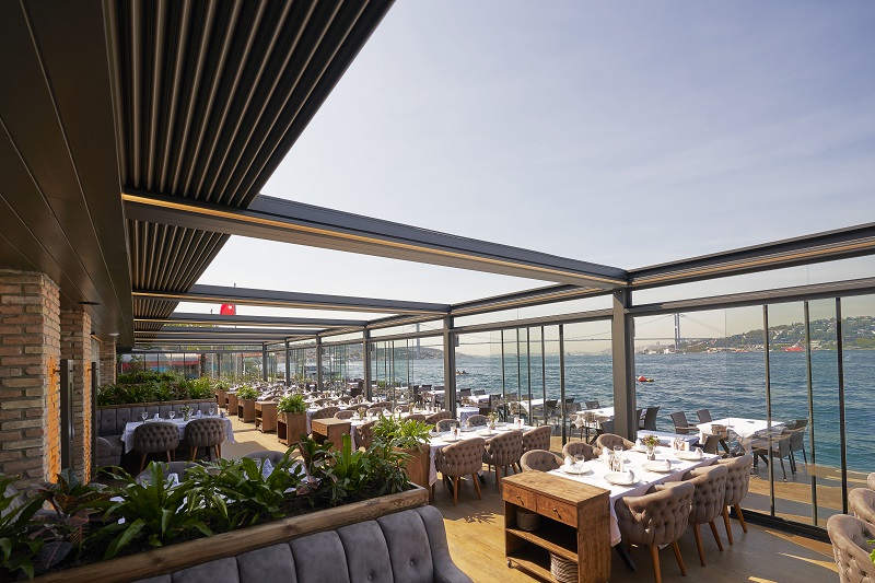 Retractable roof systems for hotels and restaurants | Canopies UK